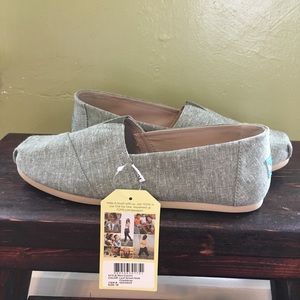 NWT Men’s Vegan Canvas Toms